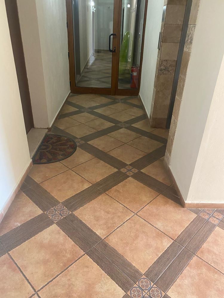 Krásný apartmán s jednou ložnicí v Ravdě s bazény a výborným vybavením – ideální pro dovolenou i investici