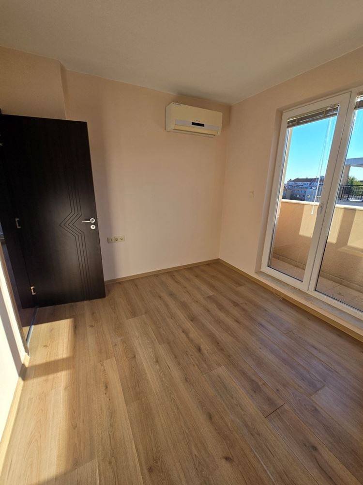 Nový byt s jednou ložnicí v Pomorie – po rekonstrukci, připravený k vybavení, s prostorným balkonem a grilem