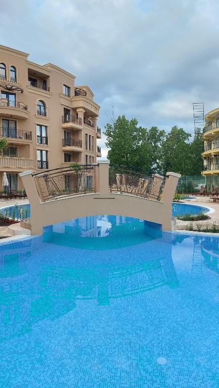 Světlý a stylový apartmán s jednou ložnicí v luxusním komplexu v Sunny Beach – vynikající volba pro bydlení a odpočinek