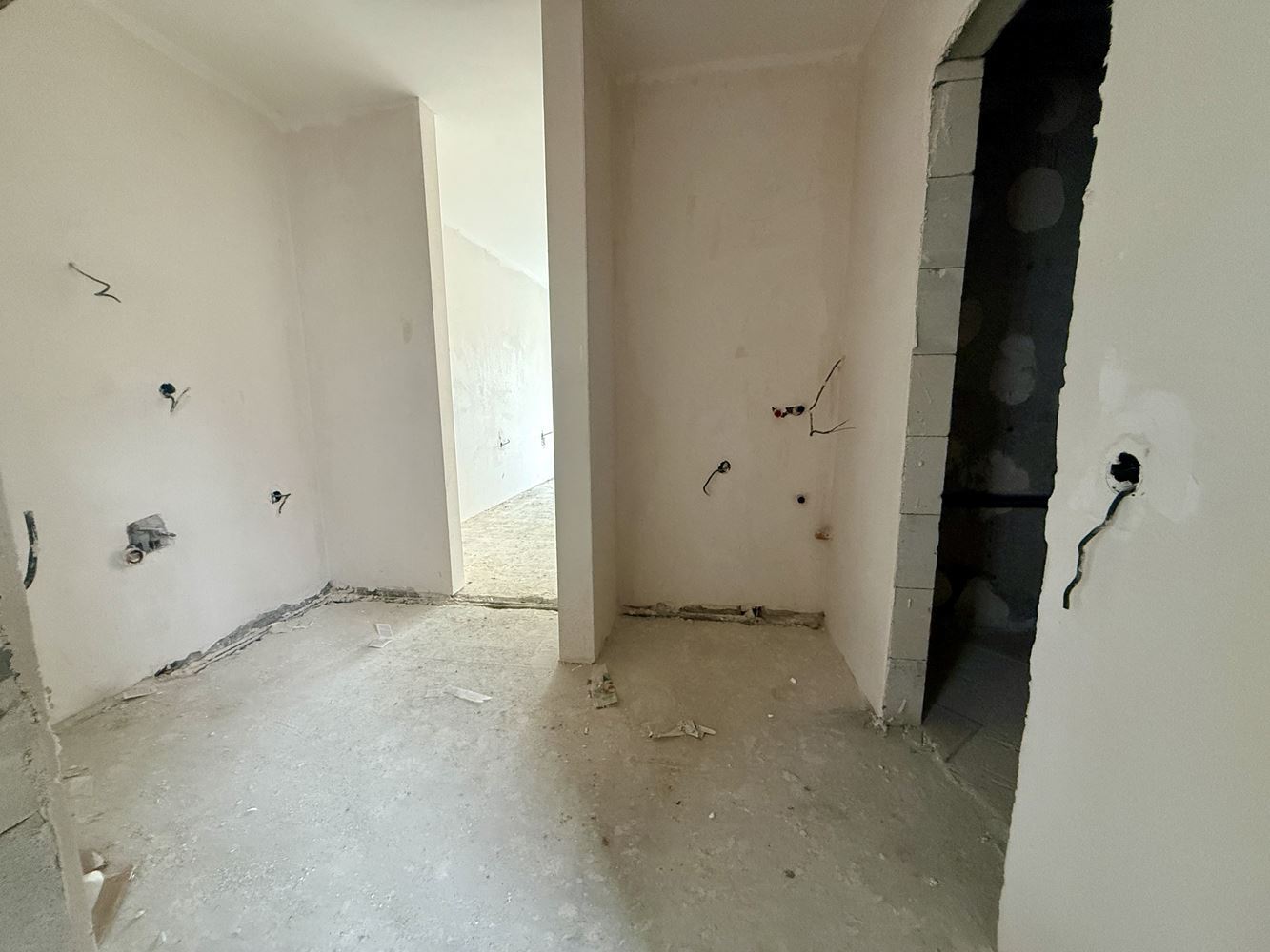 Prostorné studio s výhledem na moře v Sveti Vlas – připravené k dokončení podle vašich představ