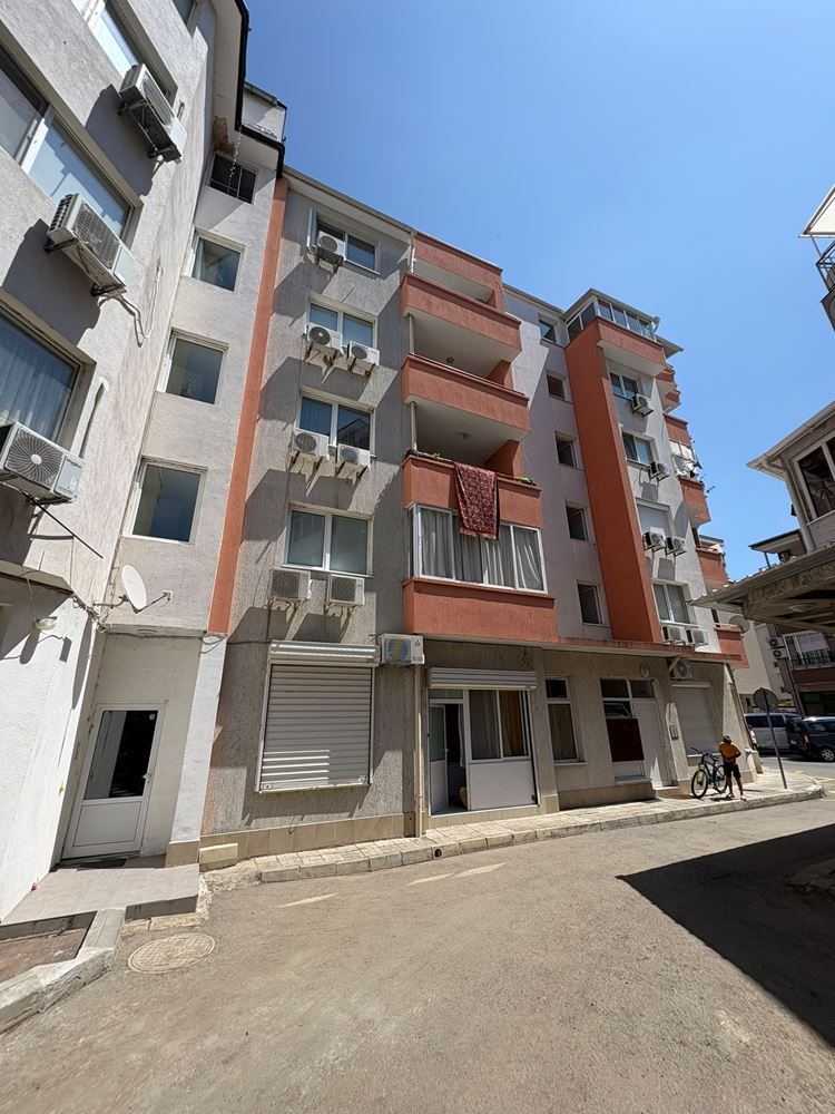 Apartmán s jednou ložnicí ve Starém městě Pomorie – kompletně zařízený, v obytné budově a připravený k nastěhování
