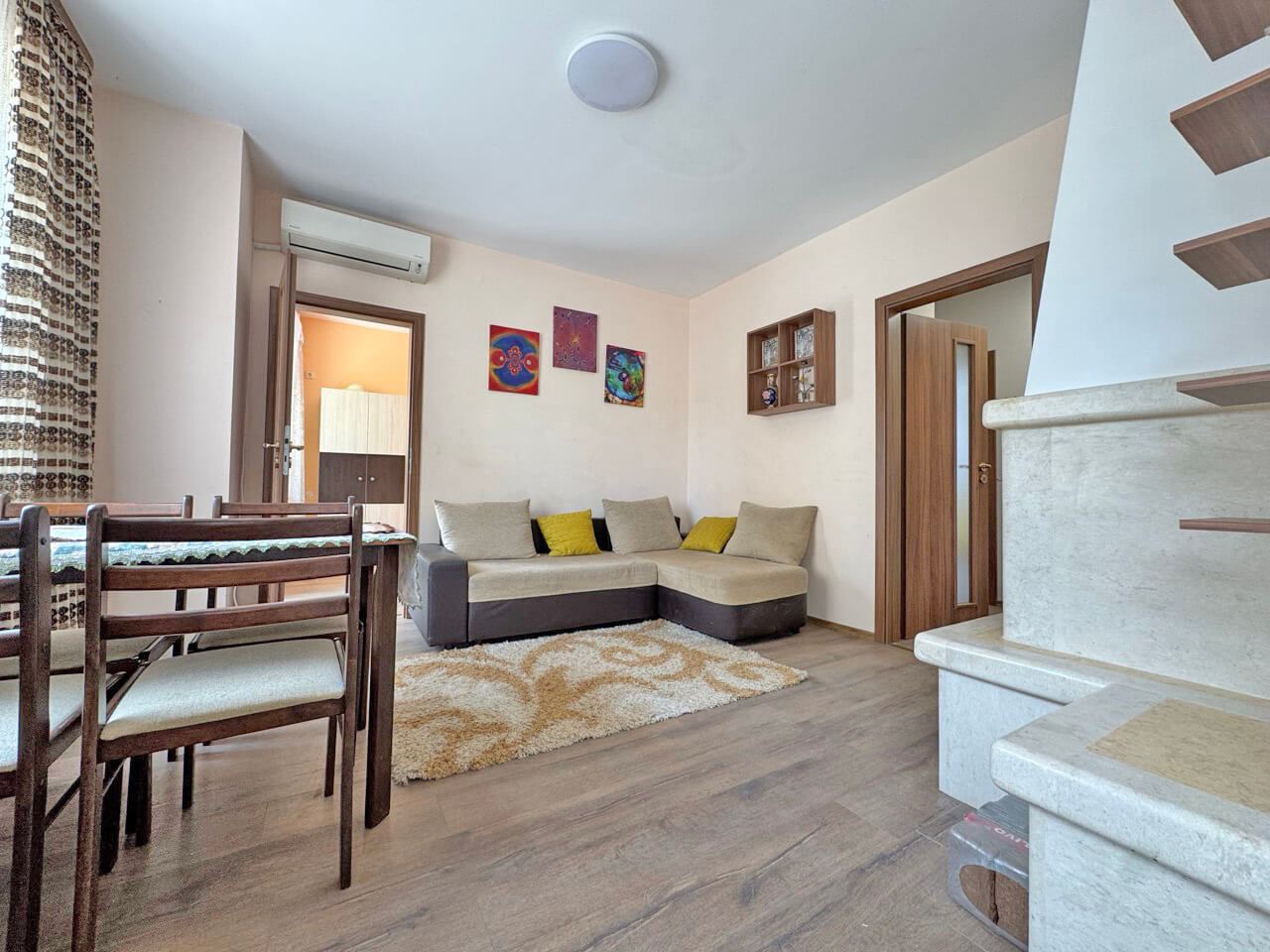 Prostorný apartmán se třemi ložnicemi pro celoroční bydlení ve čtvrti Černo More v Nesebaru
