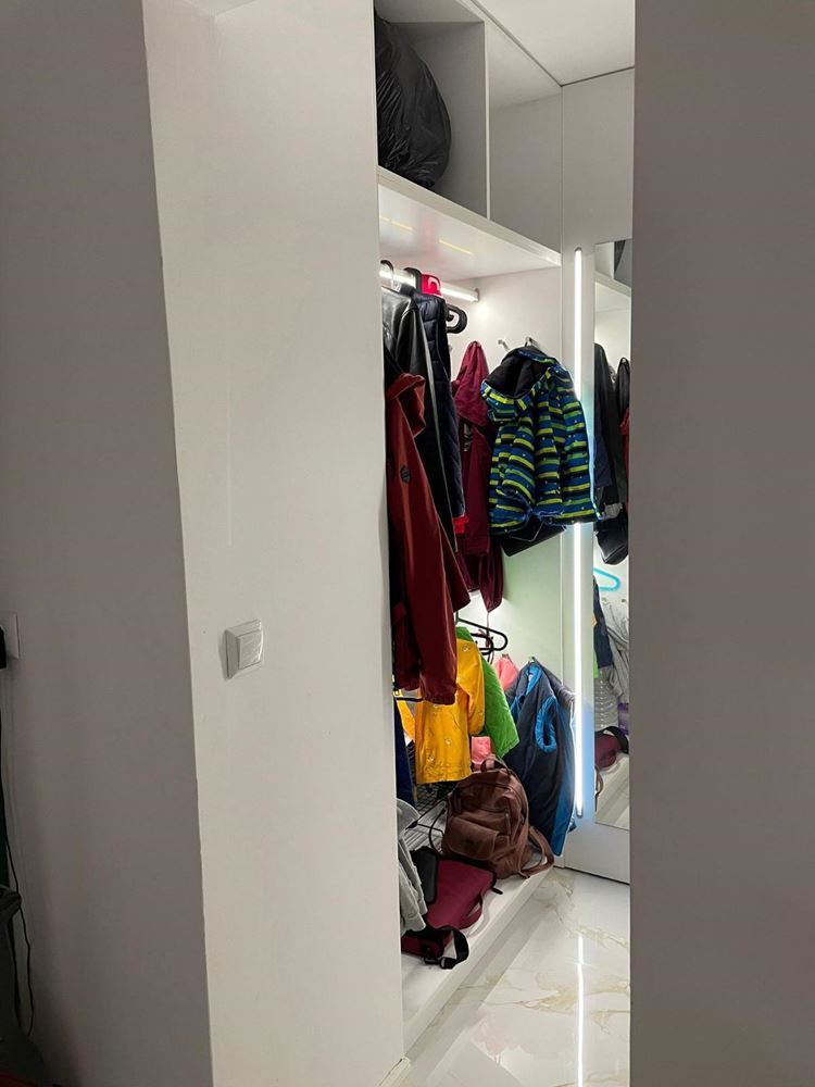 Prostorný pětipokojový apartmán s výhledem na moře v Pomorie – komfort, styl a funkčnost pro velkou rodinu