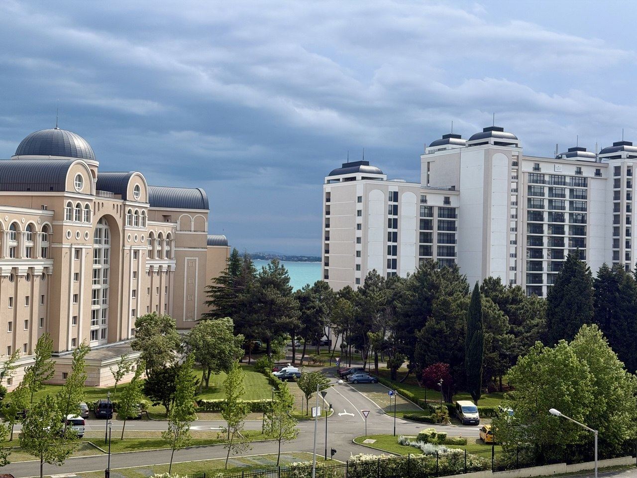 Útulný apartmán s jednou ložnicí a výhledem na moře ve Svatém Vlasu – klid, komfort a skvělá investice