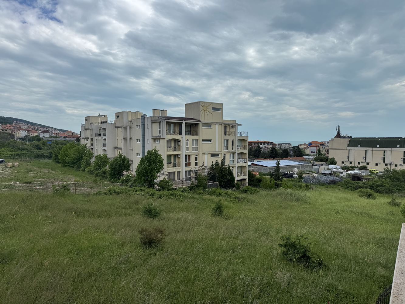 Kompaktní studio s panoramatickým výhledem na hory ve Sveti Vlasu – komfort, příroda a vynikající infrastruktura