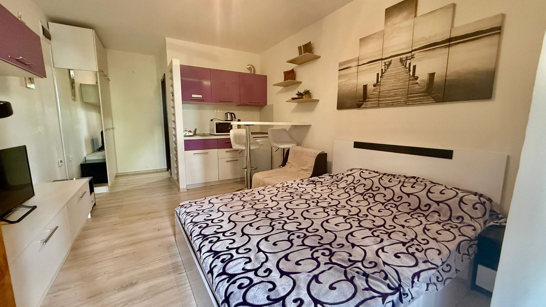 Stylově zařízené studio v luxusním komplexu v centru Slunečného pobřeží – komfort vysoké úrovně