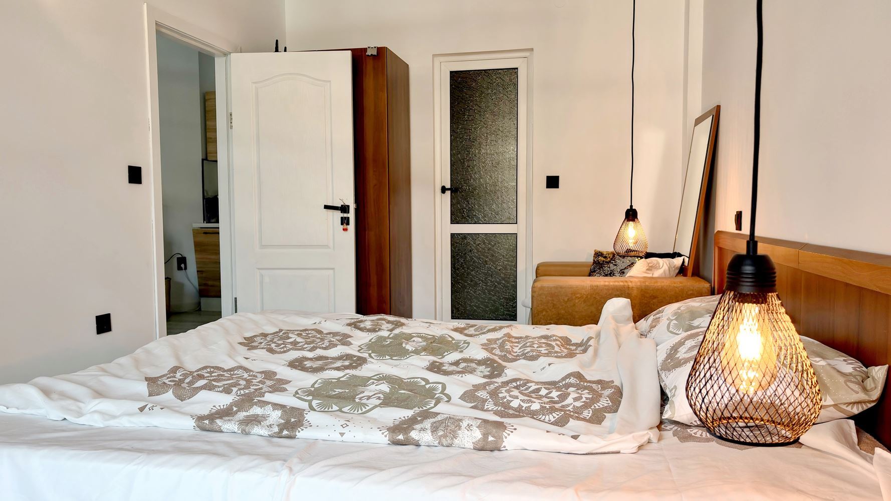 Stylový apartmán s jednou ložnicí 100 metrů od pláže na Slunečném pobřeží – komfort, luxus a skvělá lokalita