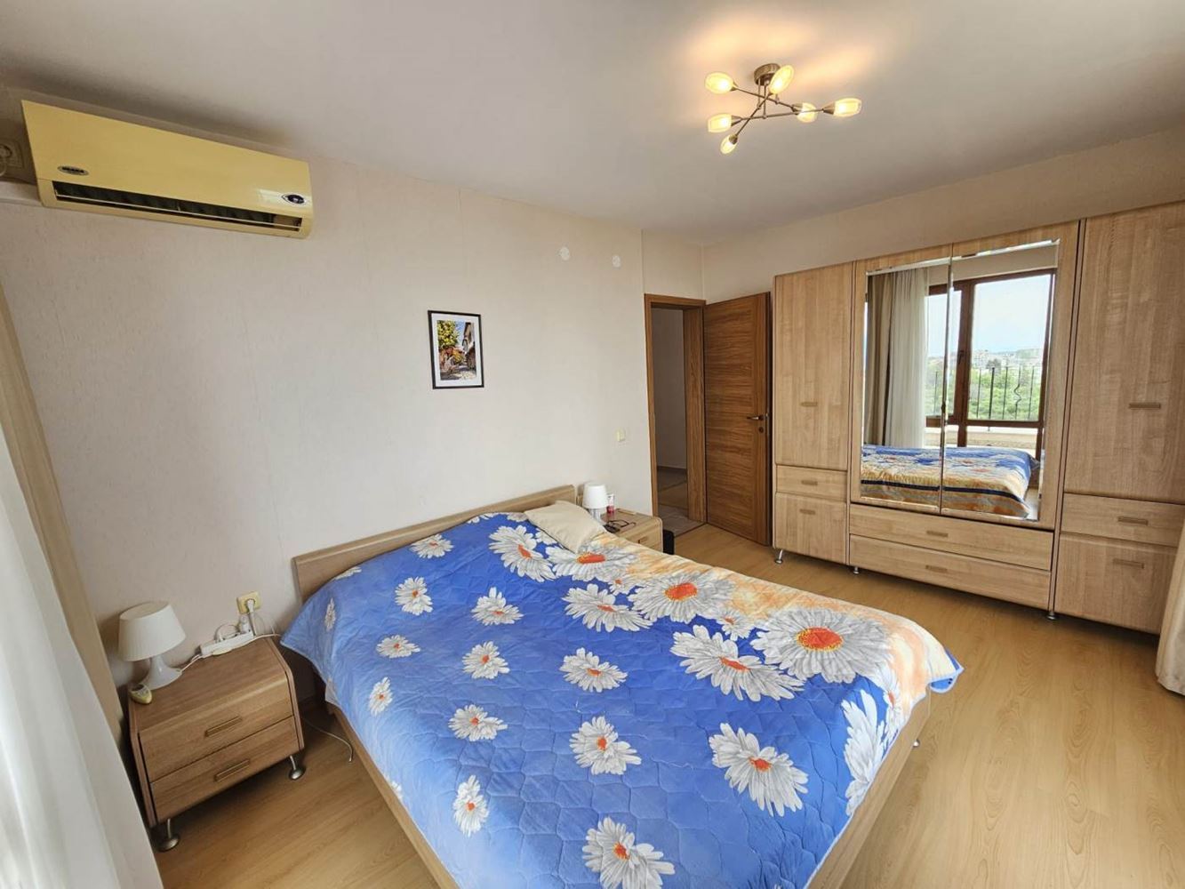 Sveti Vlas – apartmán se třemi ložnicemi s přímým panoramatickým výhledem na moře v komplexu na první linii