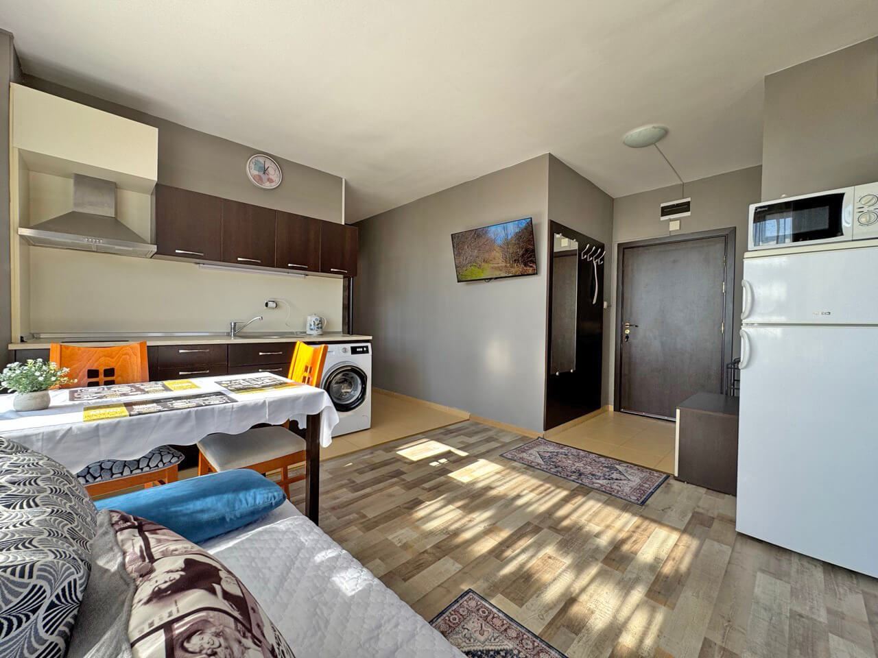 Apartmán s jednou ložnicí a výhledem na moře ve Sveti Vlasu – luxus, bazény a SPA vybavení po celý rok