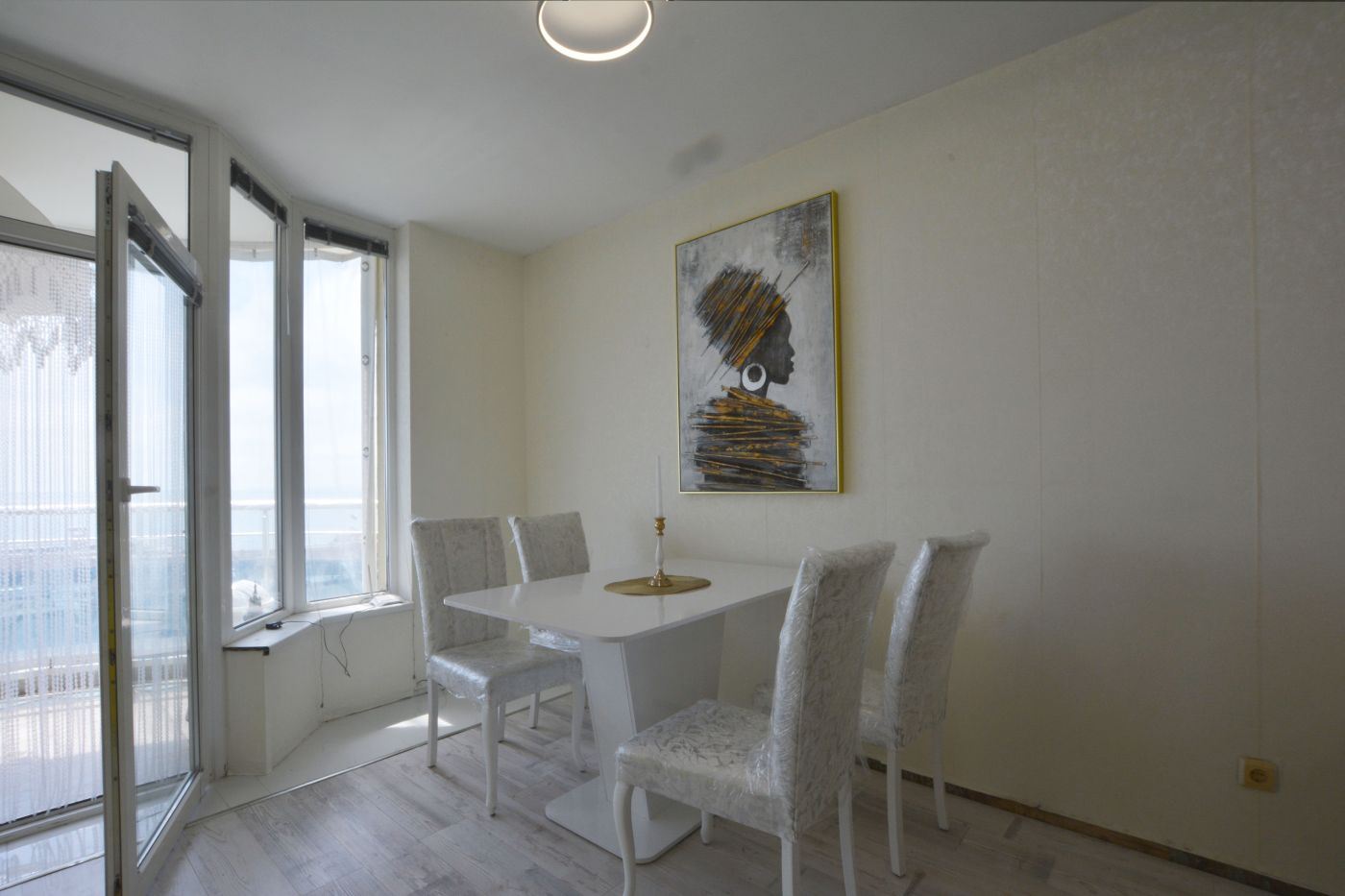 Luxusní třípokojový apartmán s výhledem na moře na první linii v Ravdě – 114 m², dvě terasy a maximální komfort