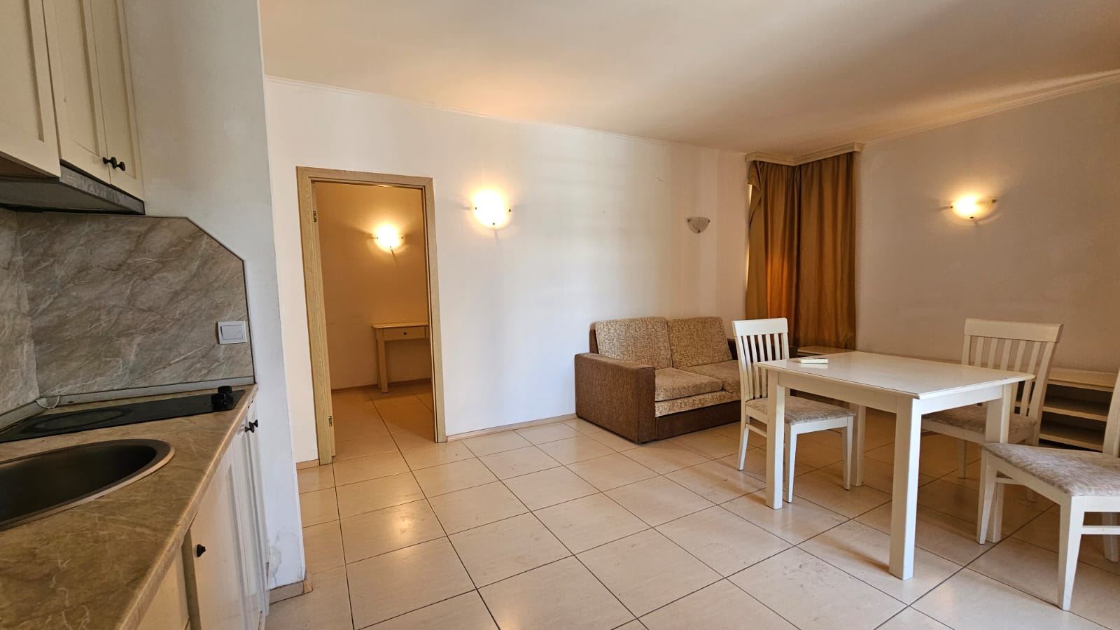 Apartmán se dvěma ložnicemi bez poplatku za údržbu, přímo u supermarketu