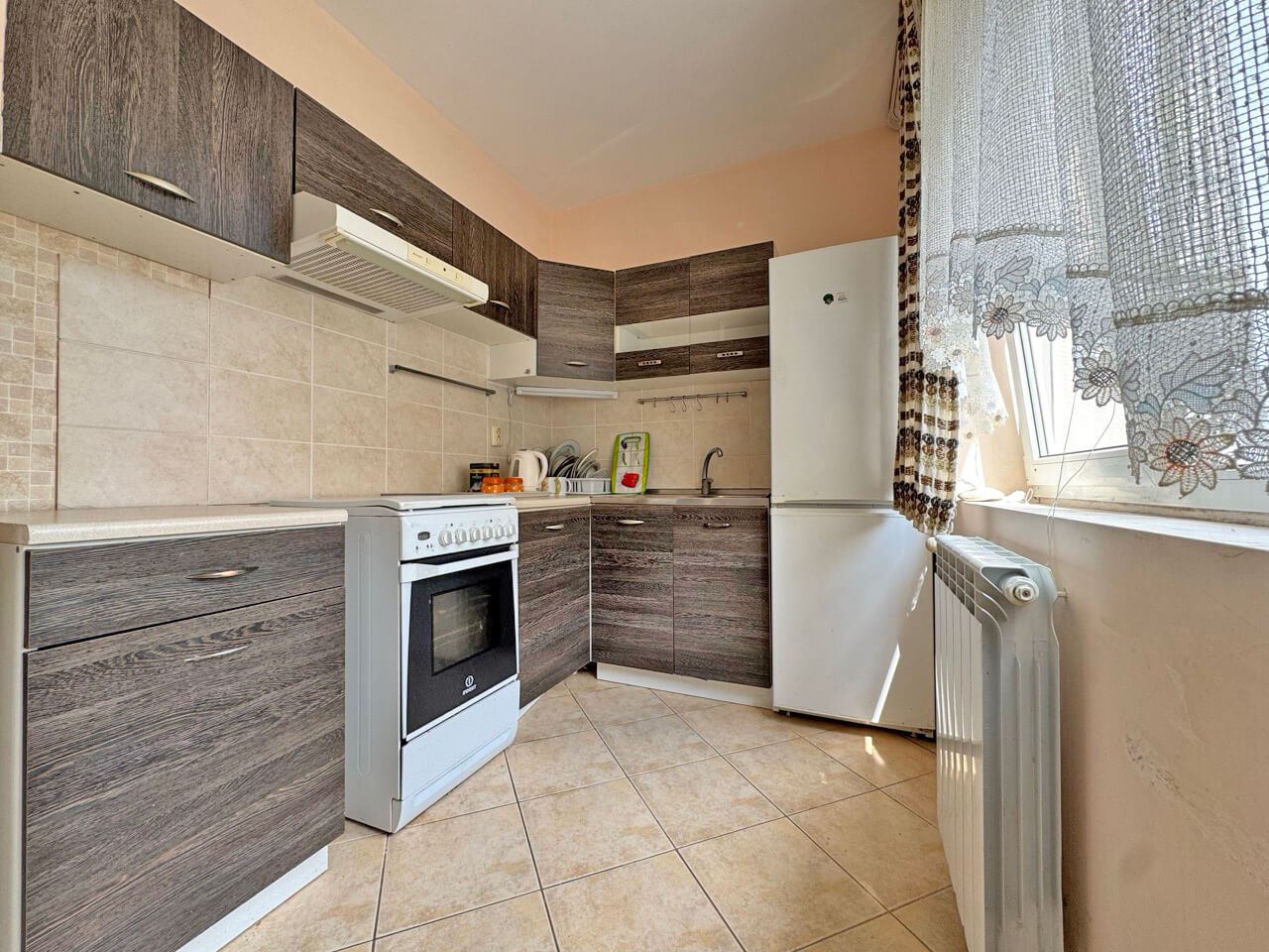 Prostorný apartmán se třemi ložnicemi pro celoroční bydlení ve čtvrti Černo More v Nesebaru