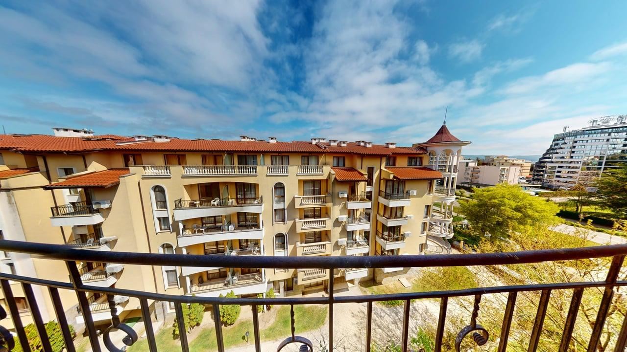 Světlý dvoupokojový apartmán na Slunečném pobřeží – komfort, bezpečí a výborná infrastruktura