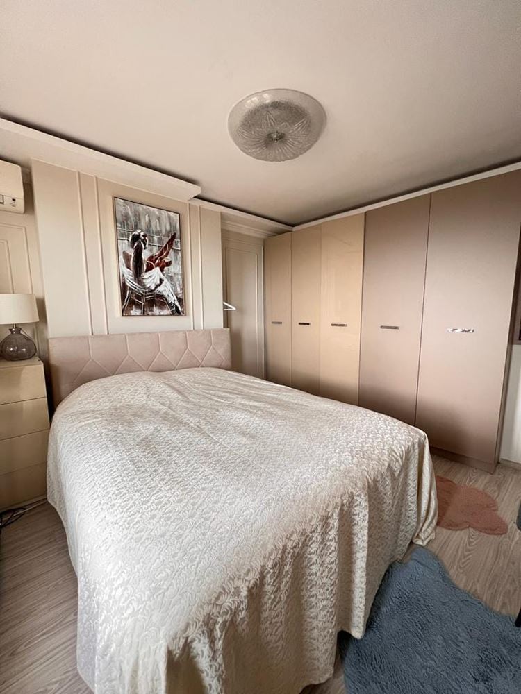 Komfortní mezonetový apartmán se dvěma ložnicemi a panoramatickým výhledem na moře ve Sveti Vlas – nemovitost v prestižní lokalitě s působivým výhledem