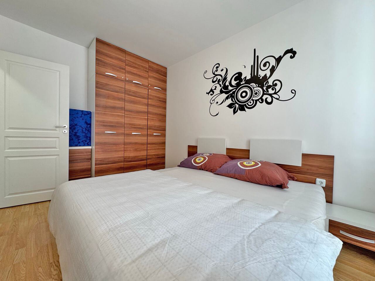 Elegantní apartmán s jednou ložnicí s výhledem na bazén v luxusním komplexu na Slunečném pobřeží