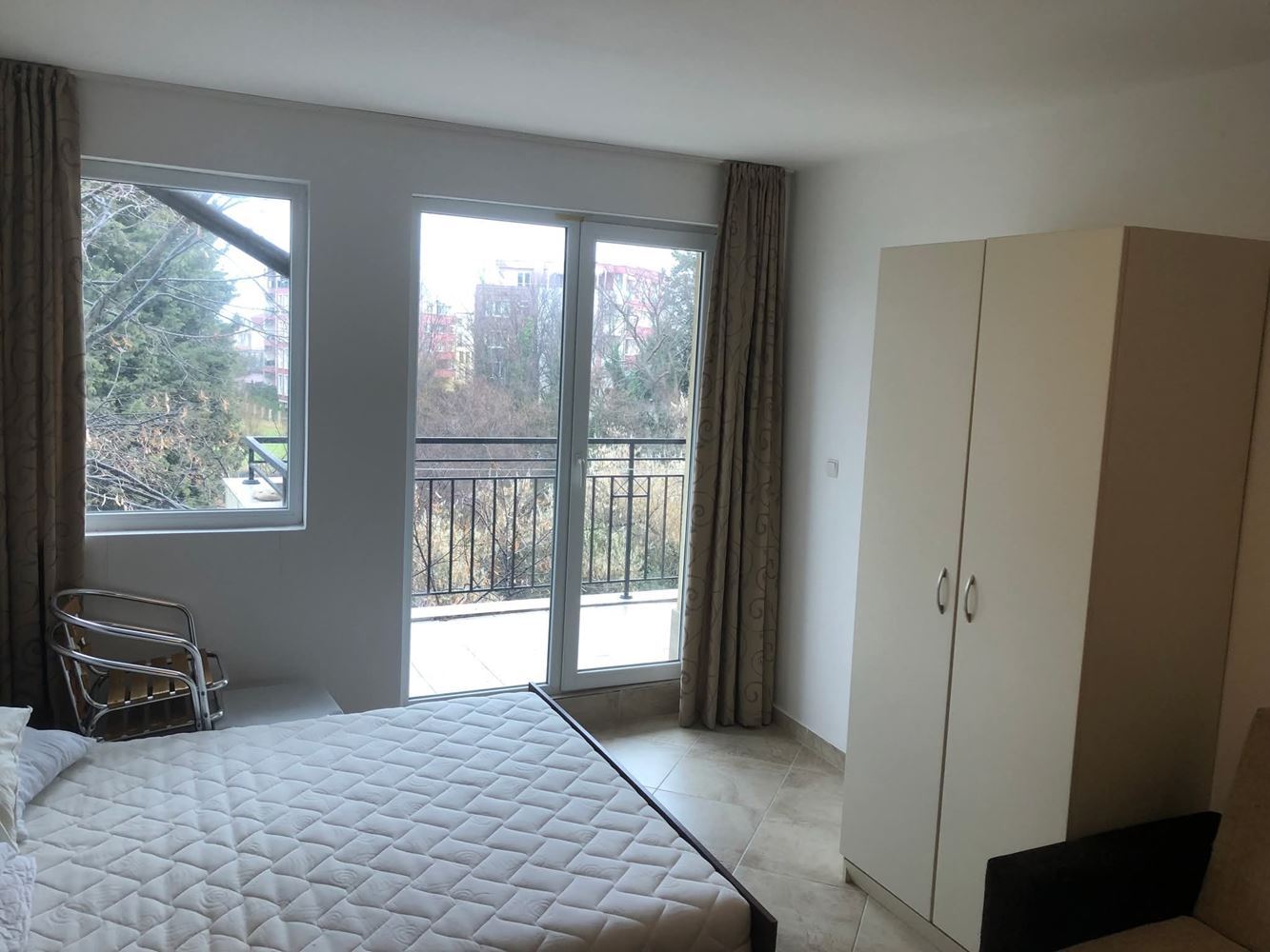 Zařízené studio v Ravadě jen pár kroků od Jižní pláže – bez poplatku za údržbu!