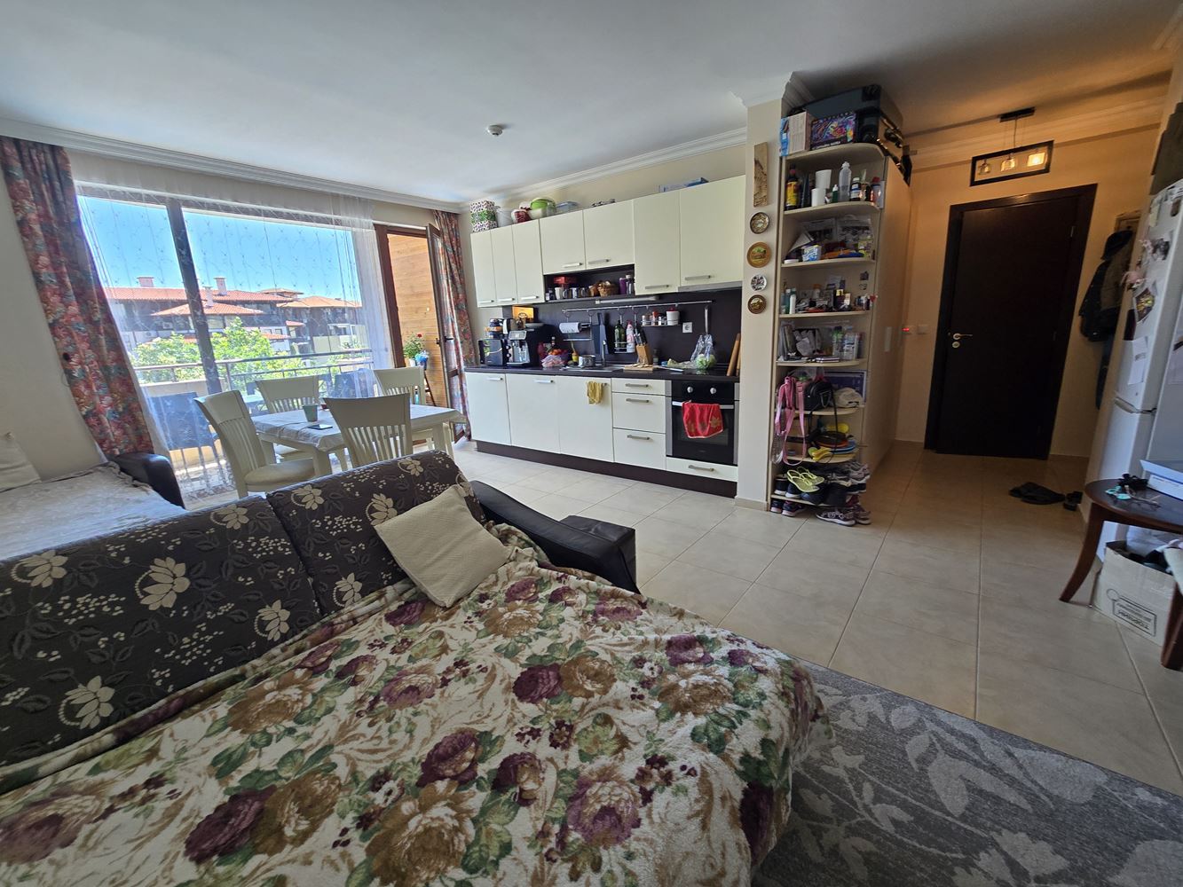 Apartmán s jednou ložnicí ve Sveti Vlas s přímým přístupem k bazénu – klidné místo pro bydlení a odpočinek