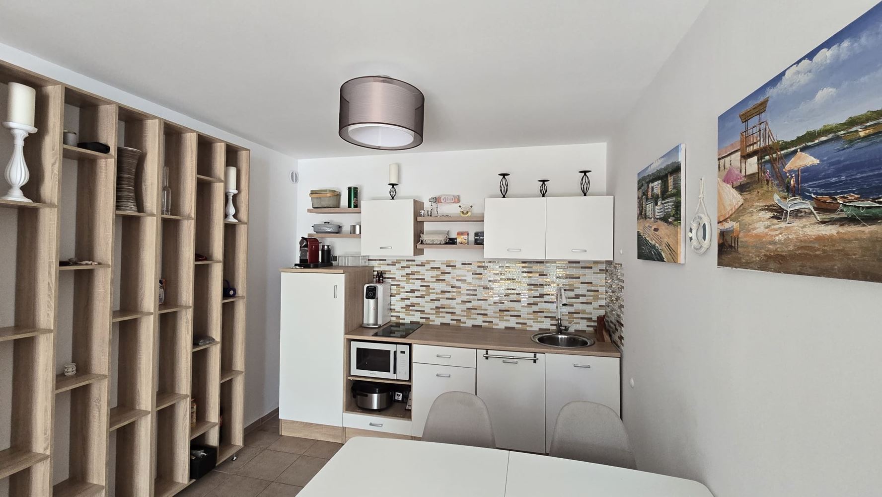 Stylový apartmán s jednou ložnicí v elitním komplexu ve Sveti Vlas – komfort, klid a celoroční pohodlí