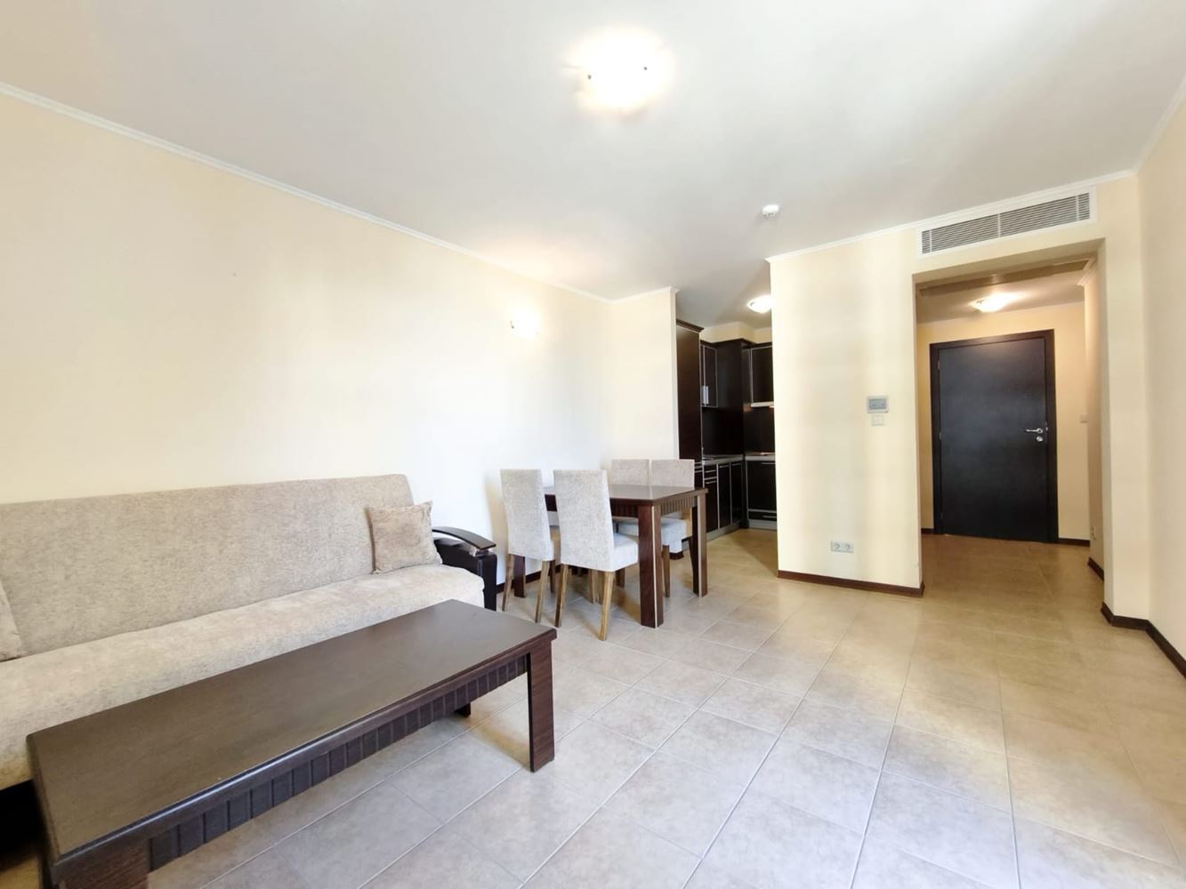 Luxusní apartmán s jednou ložnicí v první linii u moře v Pomorie – komfort a přímořská atmosféra