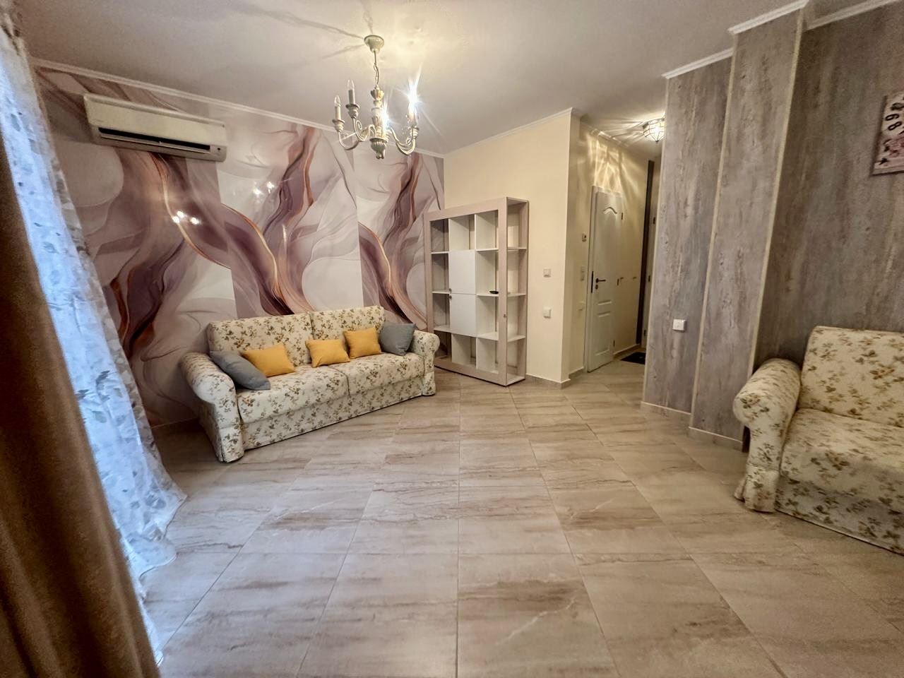 Luxusní mezonet se zahradou v elitním komplexu – komfort a relaxace blízko moře