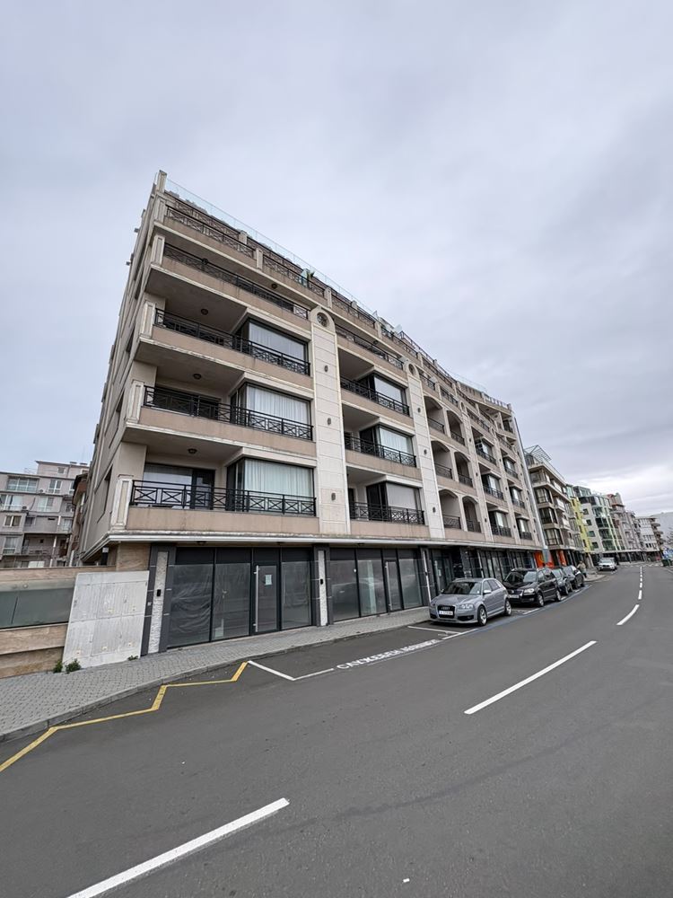 Byt 2+1 v první linii u moře s panoramatickým výhledem a prostornou terasou