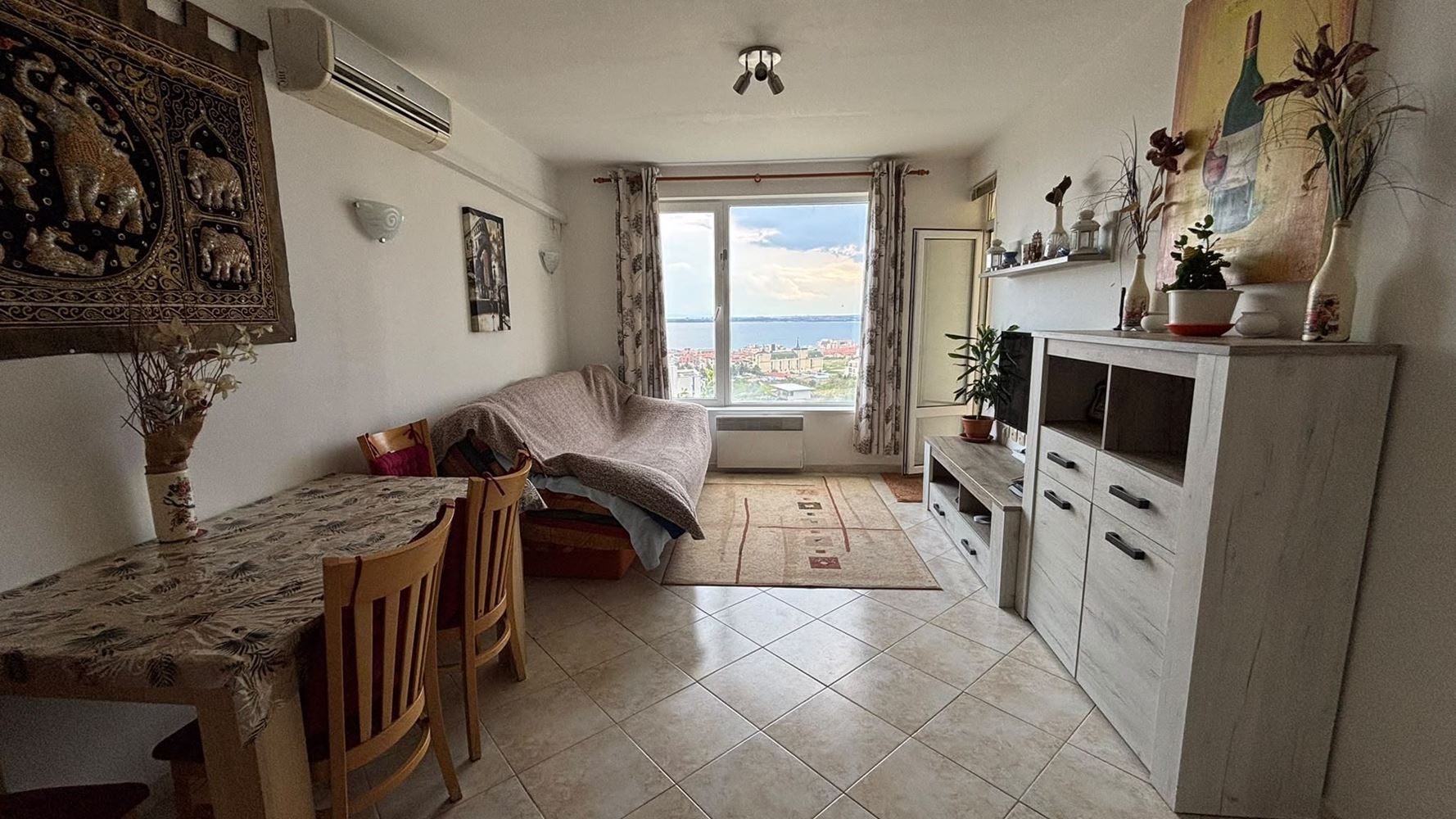 Apartmán s jednou ložnicí s výhledem na moře ve Sveti Vlas – bez poplatku za údržbu, s parkováním, připravený k nastěhování