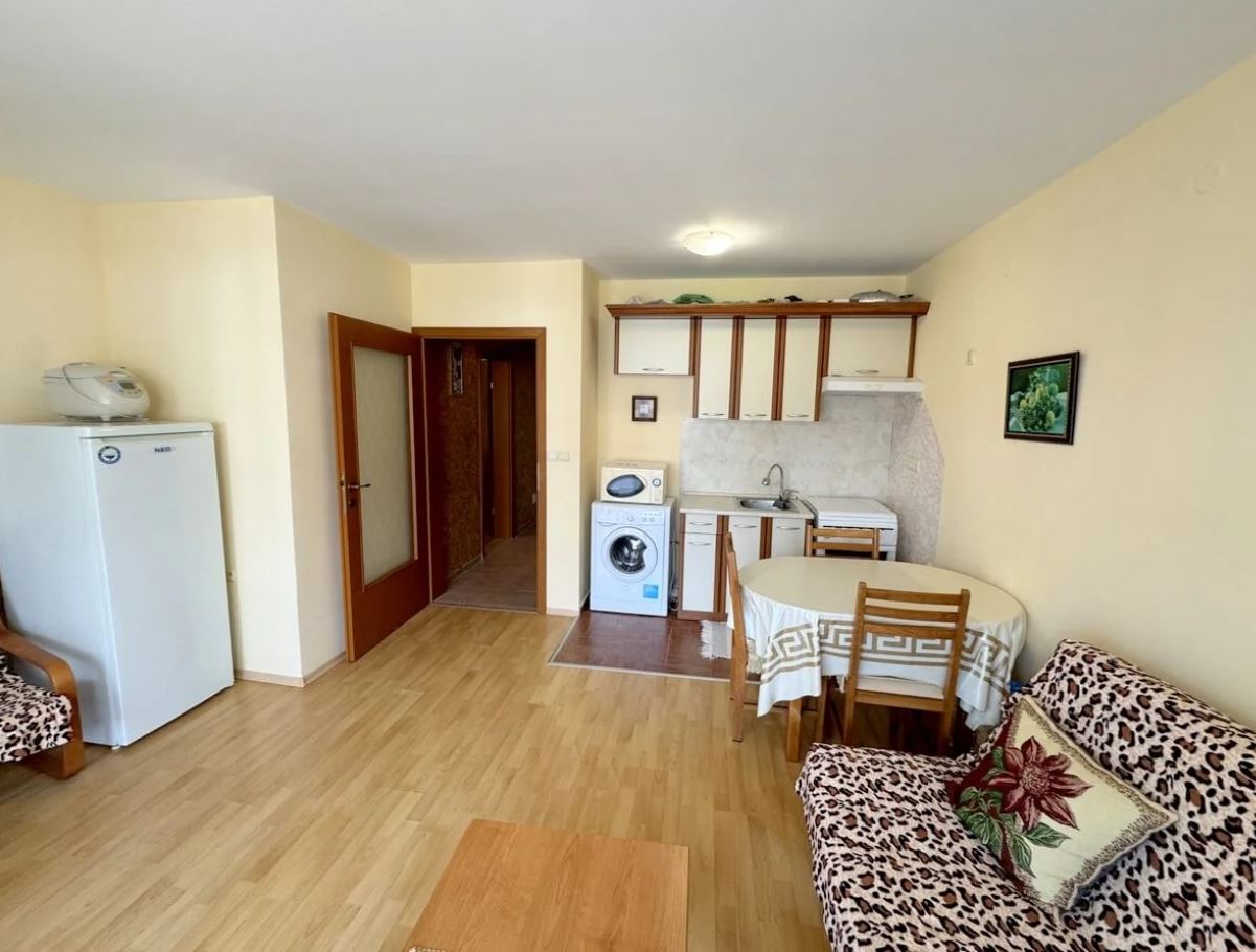 Krásný apartmán v první linii u moře v prestižním komplexu poblíž Elenite a Sveti Vlas