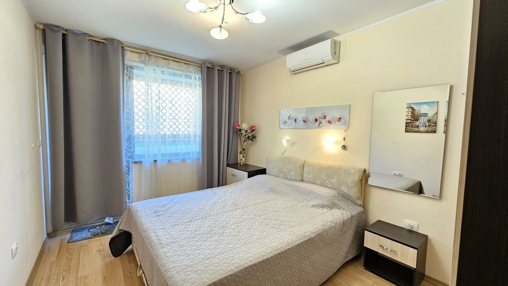 Prostorný apartmán se dvěma ložnicemi na první linii u moře se soukromou pláží ve Sveti Vlas