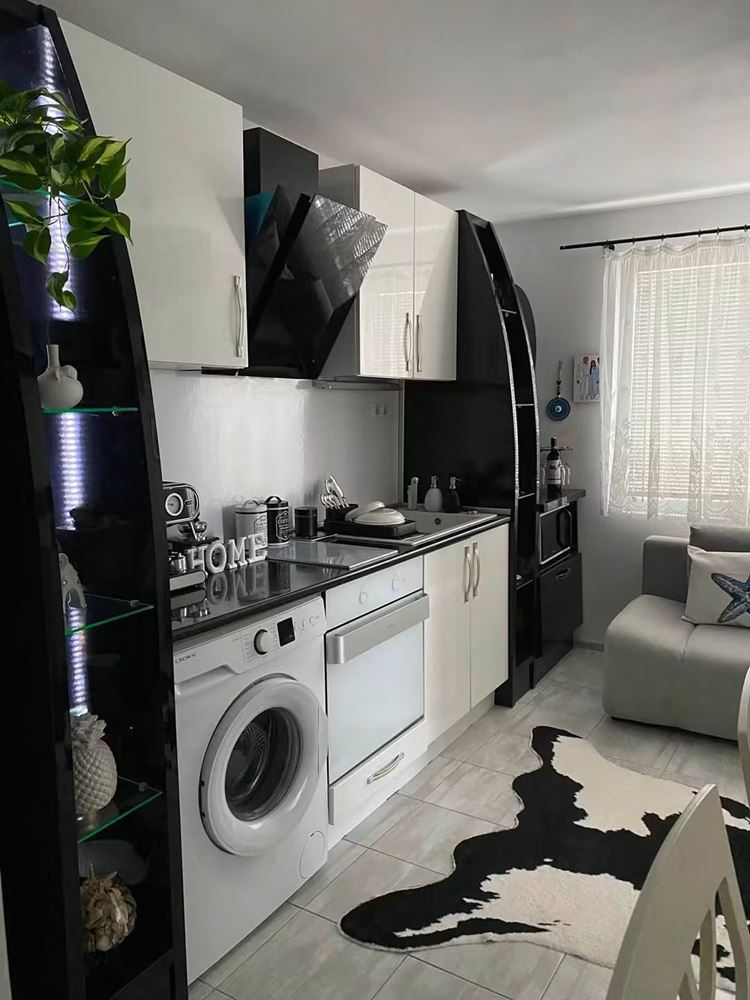 Prostorné a stylově zařízené studio v srdci Nového Nesebaru – bez poplatku za údržbu a v blízkosti Jižní pláže