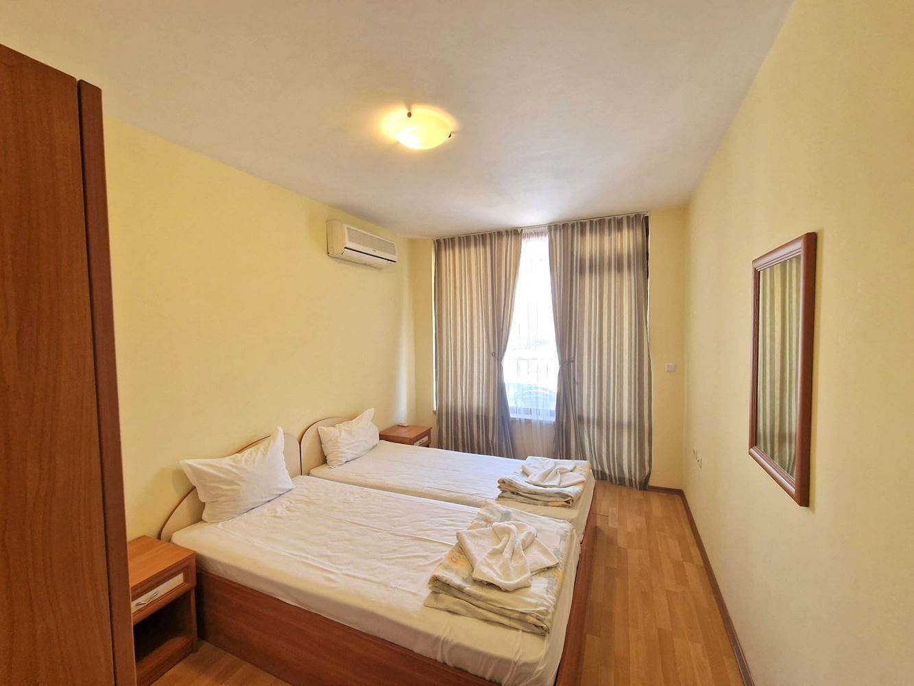 Světlý apartmán s jednou ložnicí v Nesebaru – bez poplatku za údržbu, s Aktem 16 a skvělou lokalitou