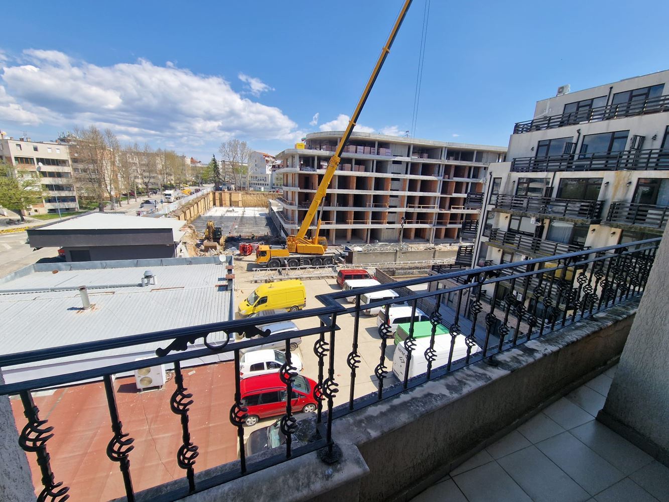 Světlý apartmán s jednou ložnicí v Nesebaru – bez poplatku za údržbu, s Aktem 16 a skvělou lokalitou