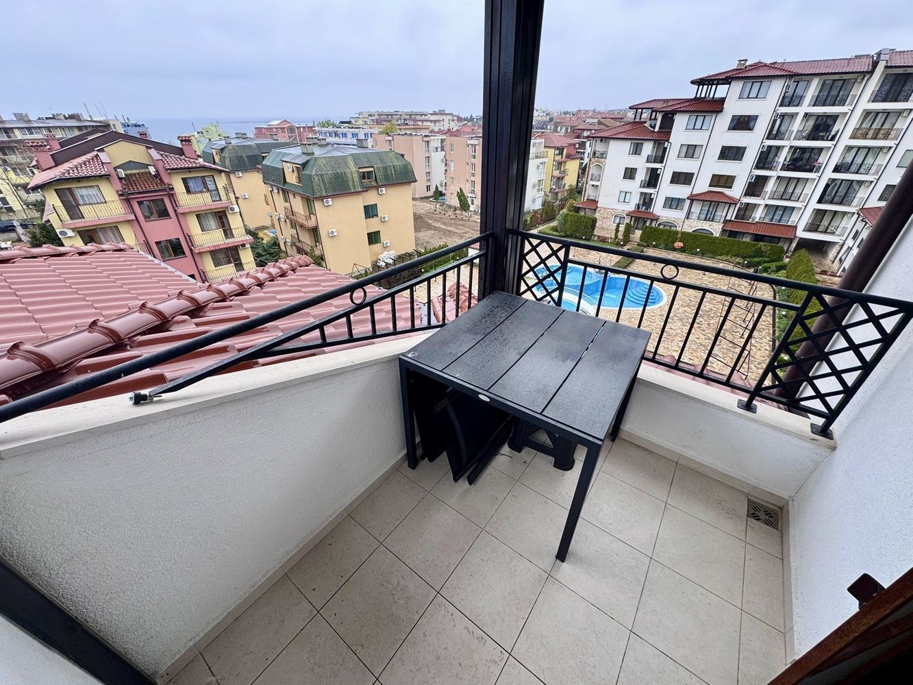 Apartmán s jednou ložnicí a panoramatickým výhledem na moře v Nesebaru – pouze 200 m od pláže, skvělá investice i domov u moře