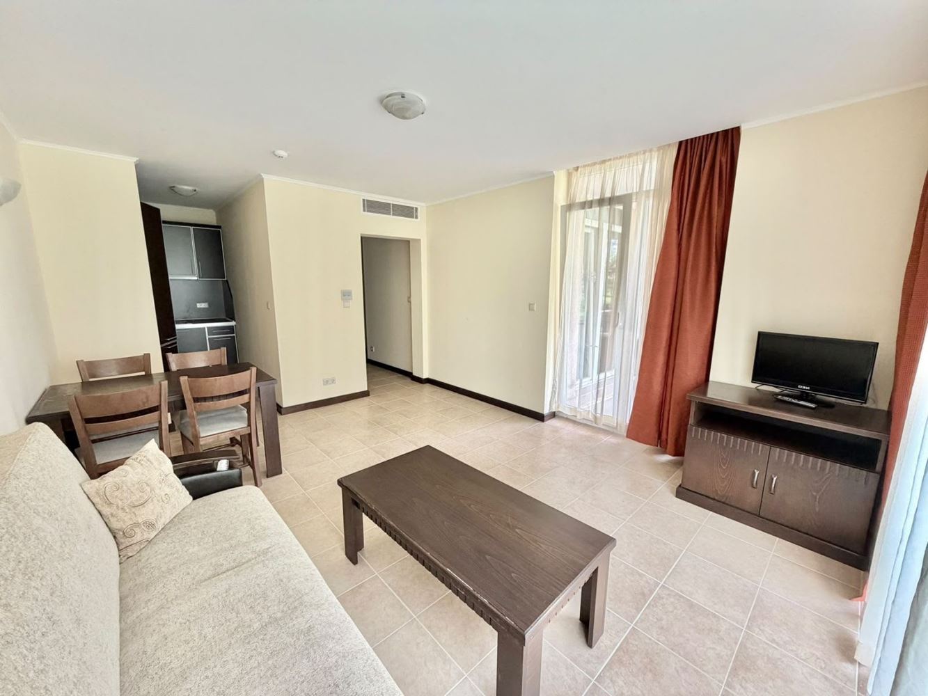 Luxusní apartmán s jednou ložnicí a výhledem do zahrady u Jižní pláže v Pomorie