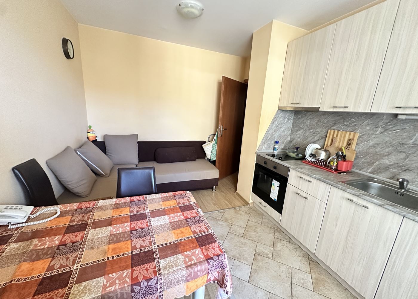 Apartmán s jednou ložnicí v první linii u moře ve Sveti Vlas – útulnost a přímořská atmosféra