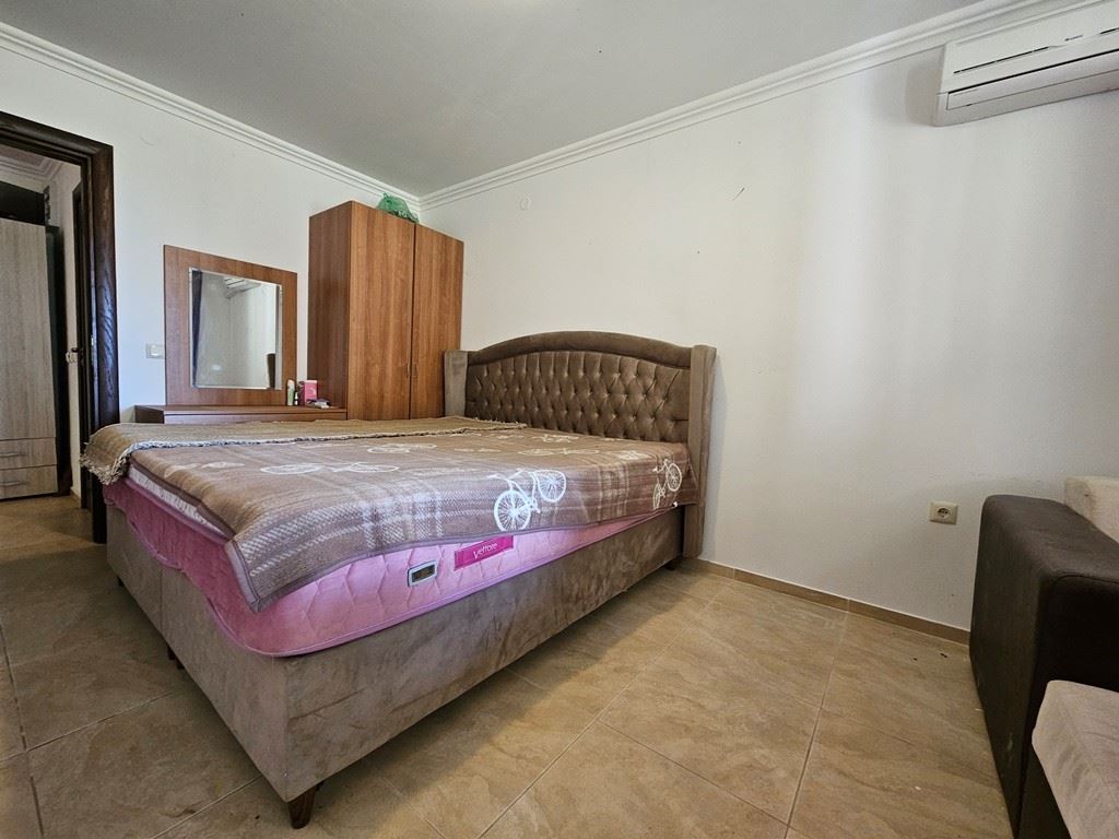 Luxus na první linii – stylový byt s verandou, soukromou zahradou a výhledem na moře ve Sveti Vlas