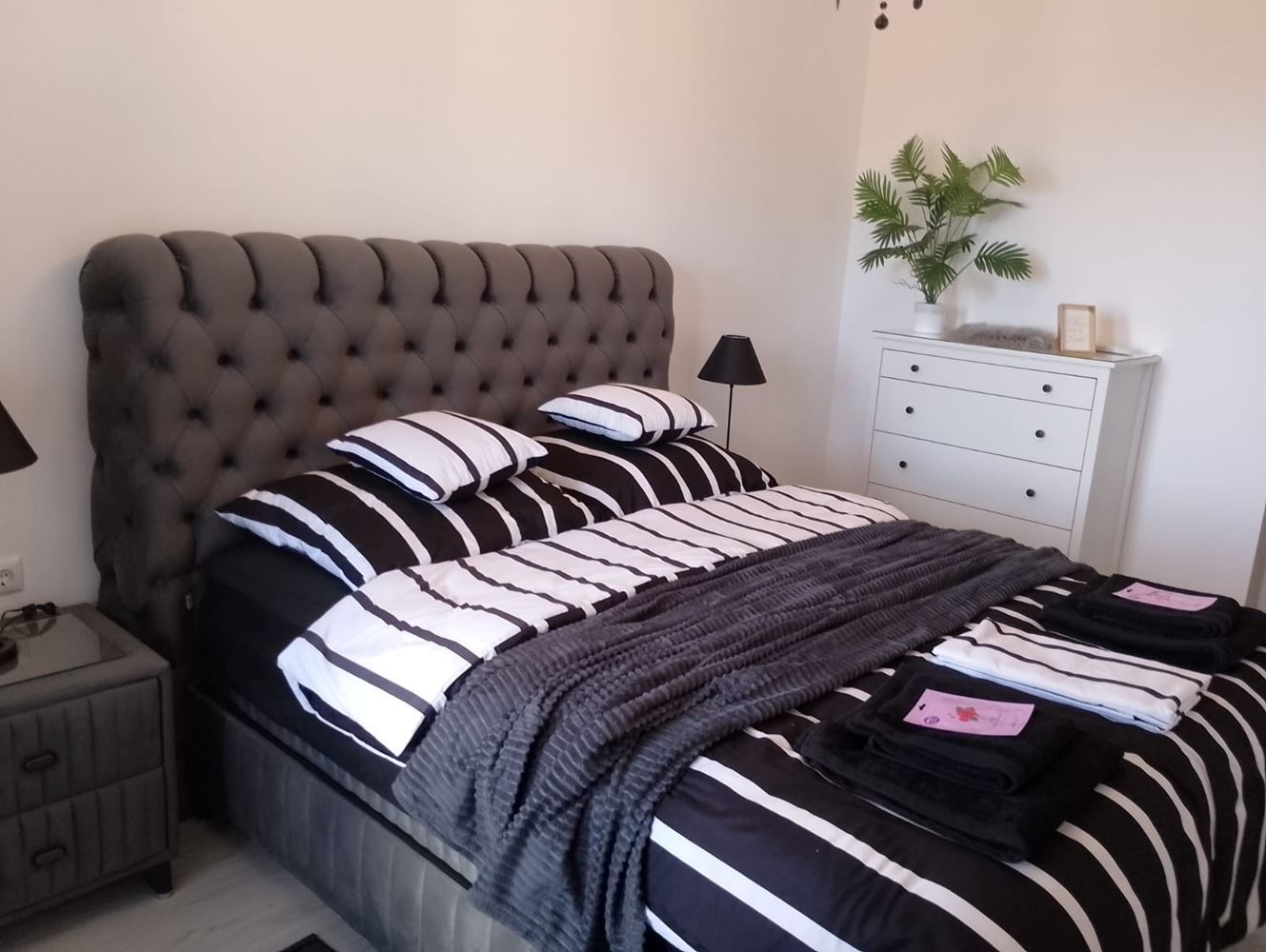 Luxusní třípokojový byt s panoramatickým výhledem na moře a hory v exkluzivním komplexu ve Sveti Vlasu