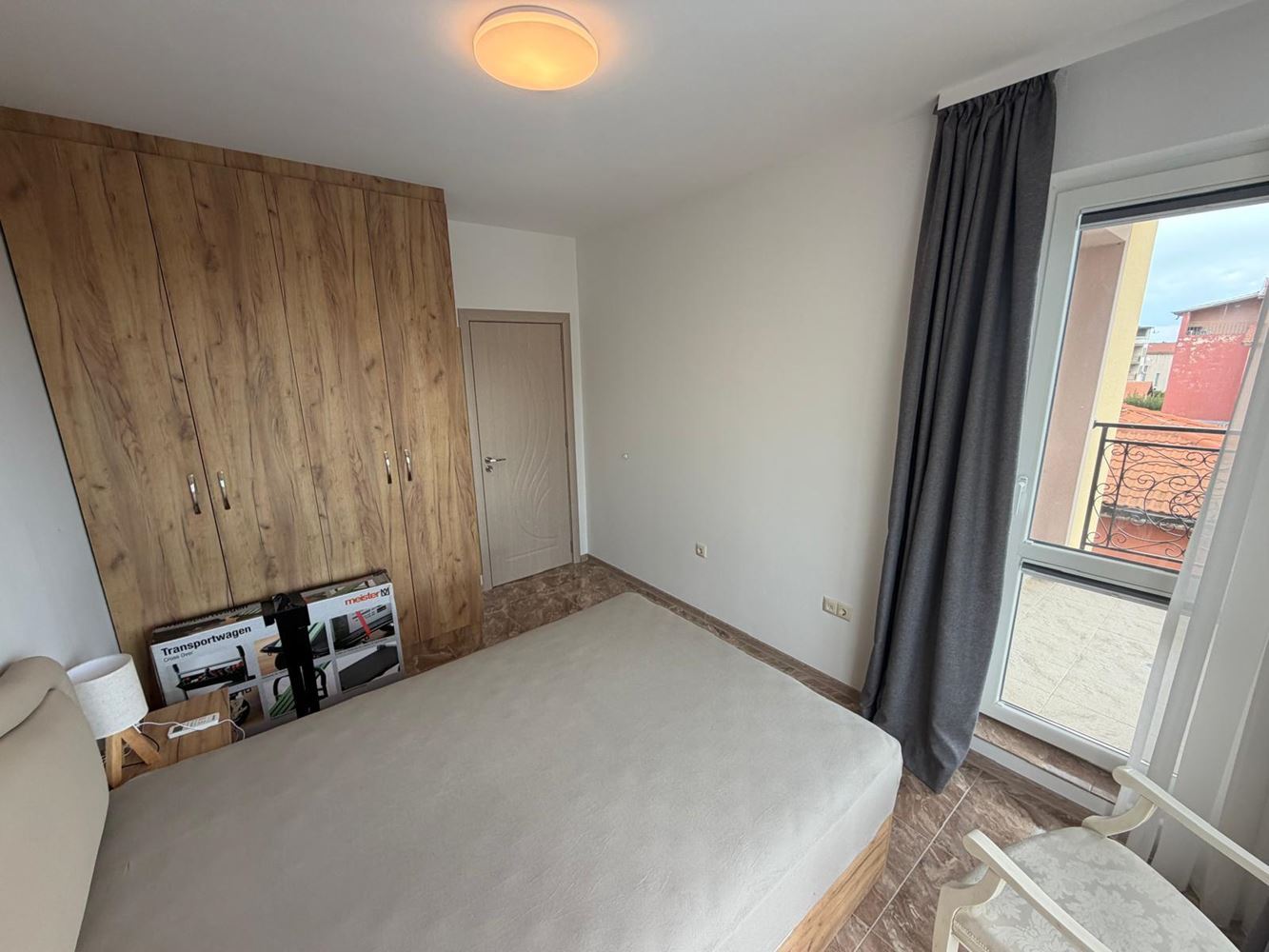 Apartmán se 2 ložnicemi v moderním komplexu s krásným zeleným prostředím v Ravdě