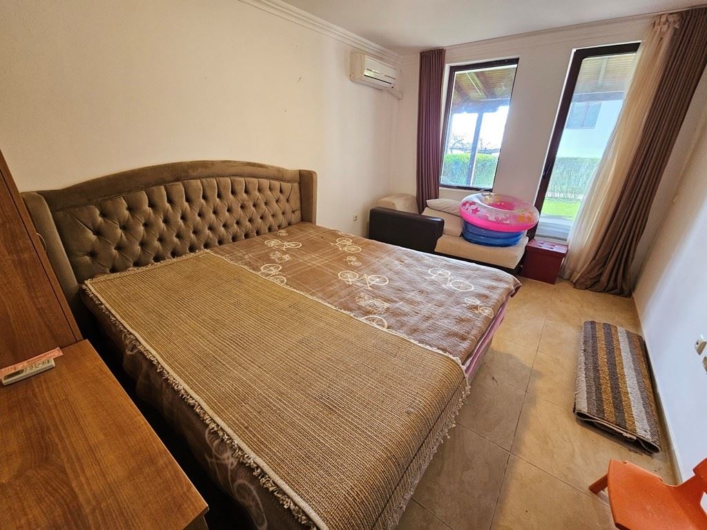 Luxus na první linii – stylový byt s verandou, soukromou zahradou a výhledem na moře ve Sveti Vlas