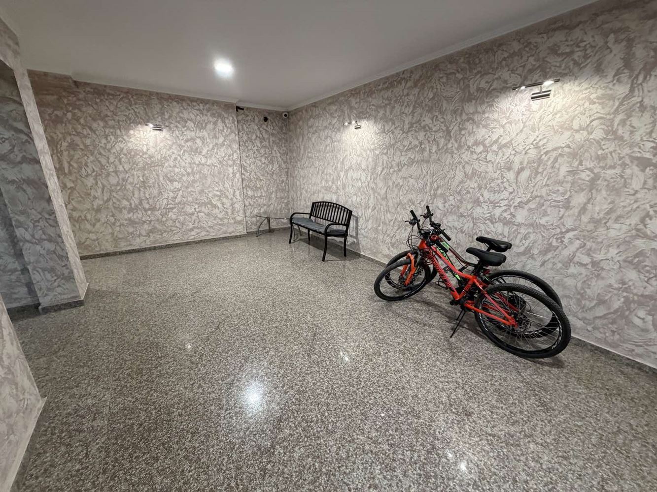 Apartmán s jednou ložnicí v moderním komplexu jen pár kroků od moře v Ravdě – ideální volba pro investici nebo útulný domov