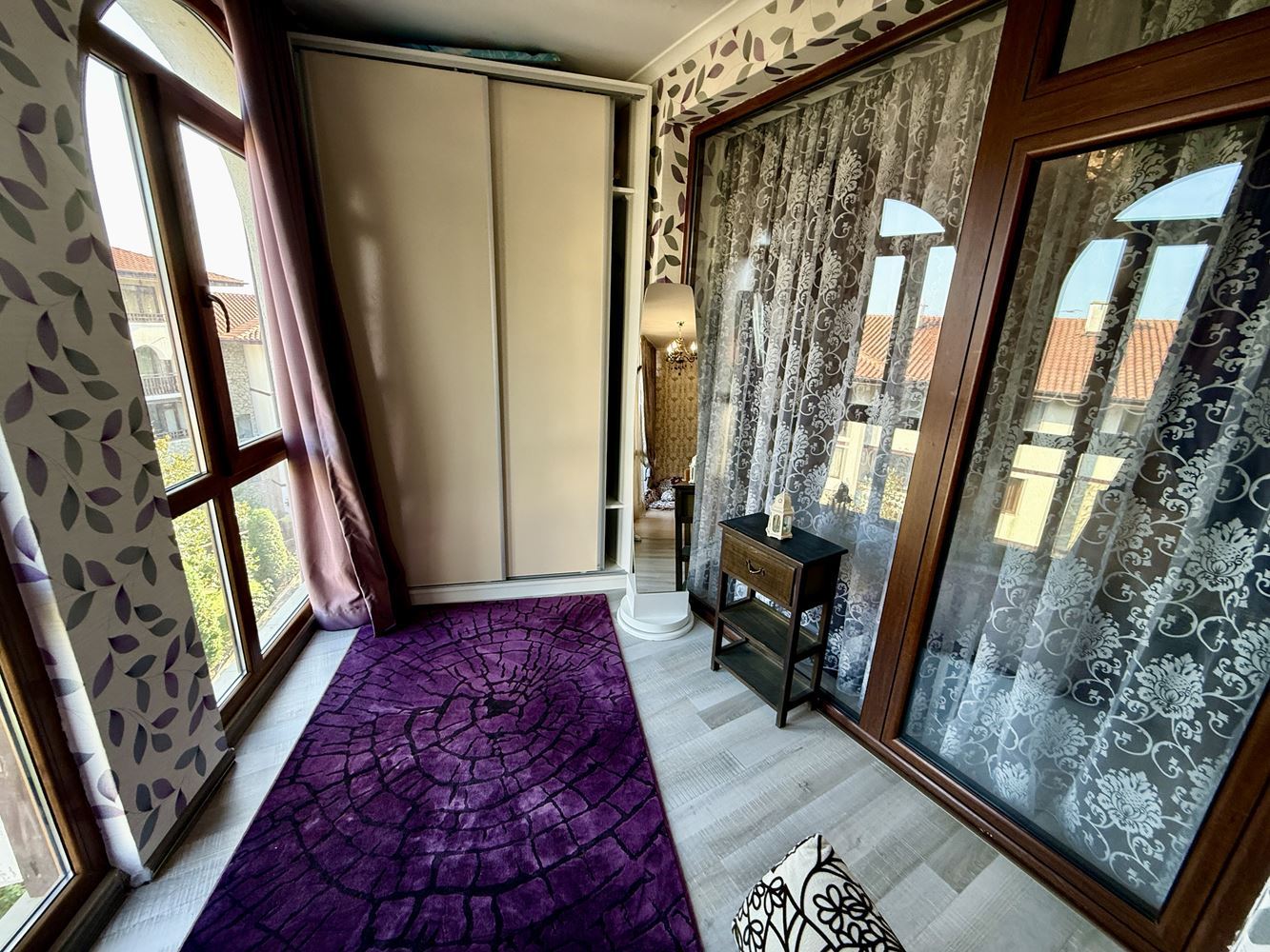 Apartmán v první linii ve Sveti Vlas – stylová nemovitost u pláže a jachetního přístavu „Marina Dinevi“