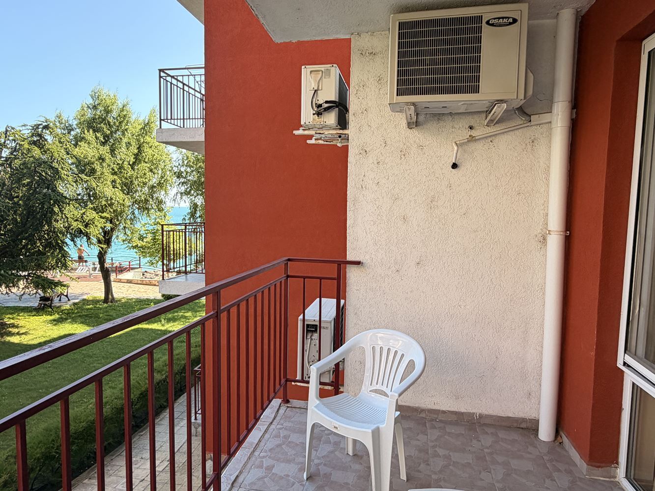 Absolutně první linie v Sveti Vlas! Prostorný apartmán s jednou ložnicí a nádherným výhledem na moře