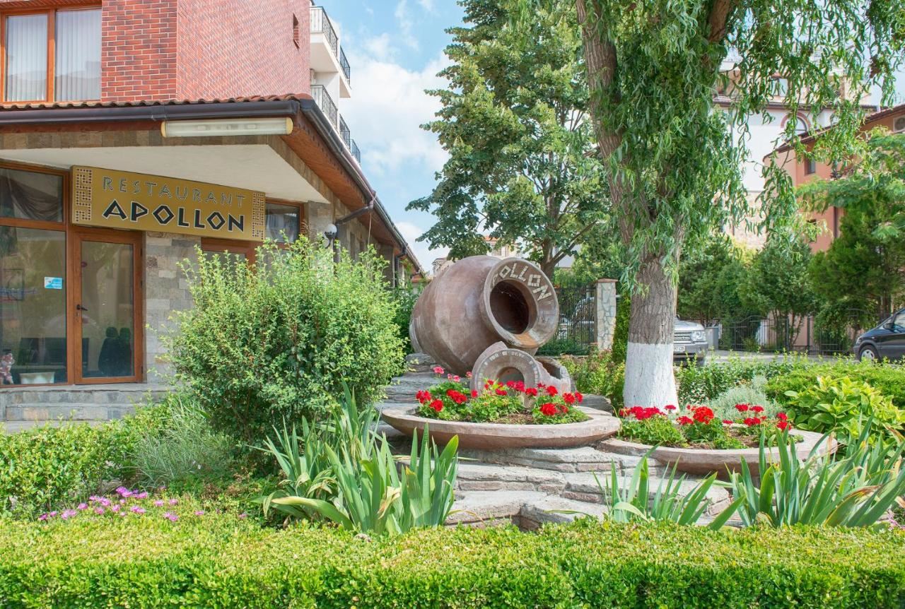 Apartmán se dvěma ložnicemi a výhledem na bazén v Nesebaru – prostor, komfort a výborná lokalita pouhých 300 metrů od moře