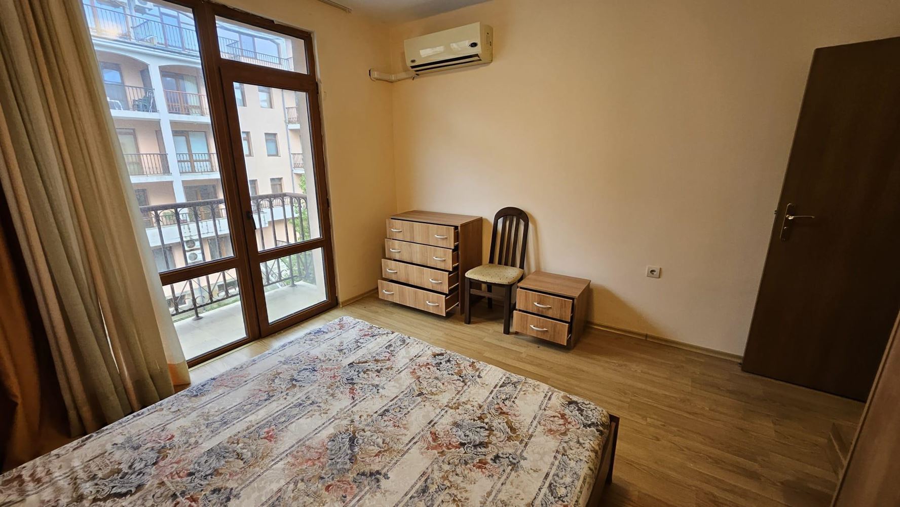 Prostorný apartmán se dvěma ložnicemi v Primorsku – komfort, klid a nízký poplatek za údržbu
