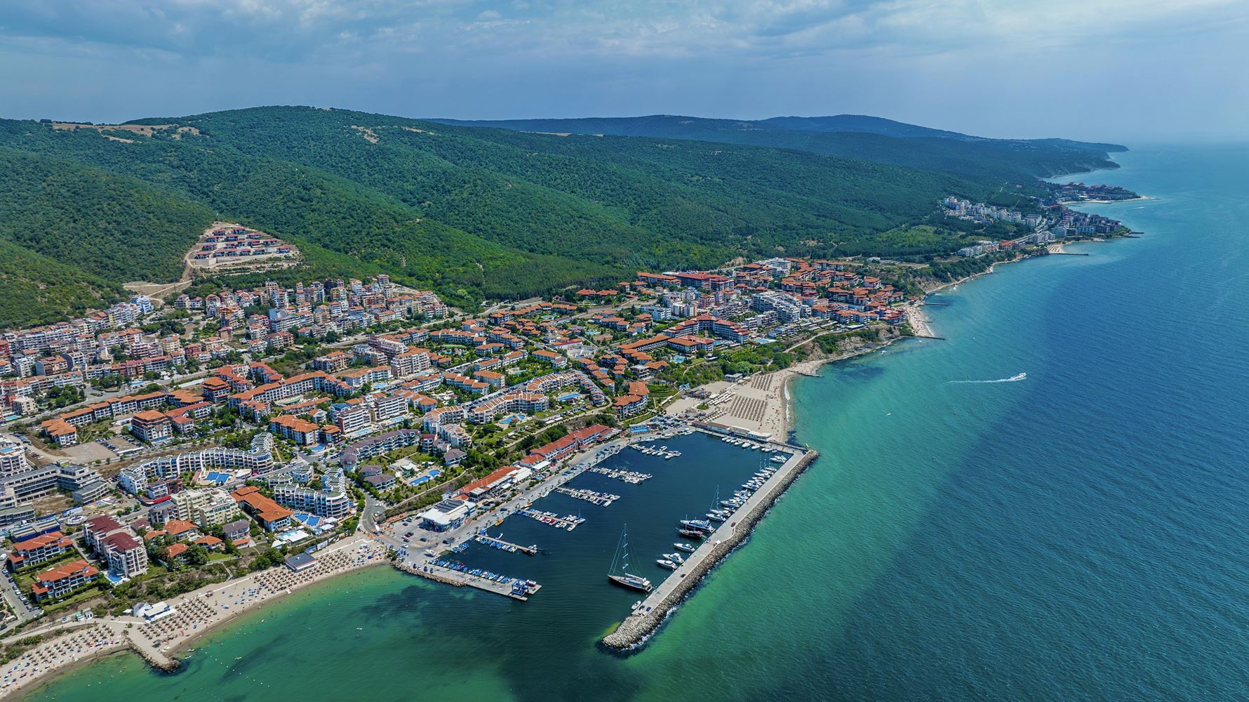 Světlé a plně vybavené studio s nízkým poplatkem za údržbu ve Sv. Vlasu