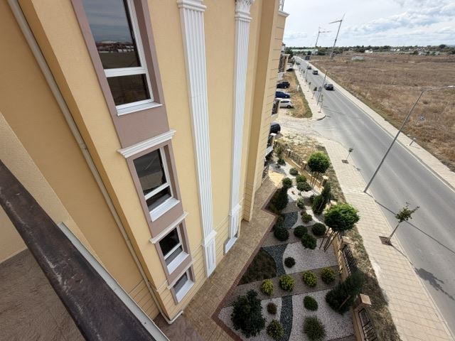 Nový apartmán s jednou ložnicí a prostorným balkonem v moderním komplexu v Ravdě