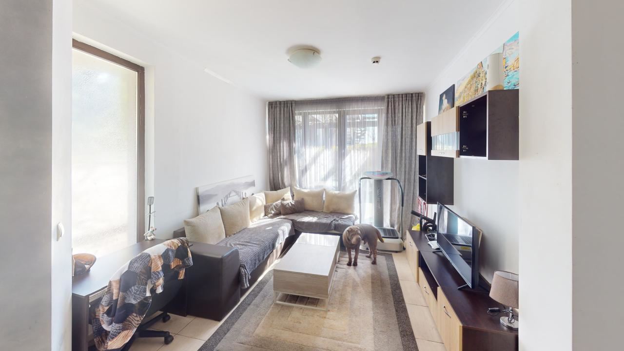 Krásný apartmán se dvěma ložnicemi a terasou ve Slunečném pobřeží