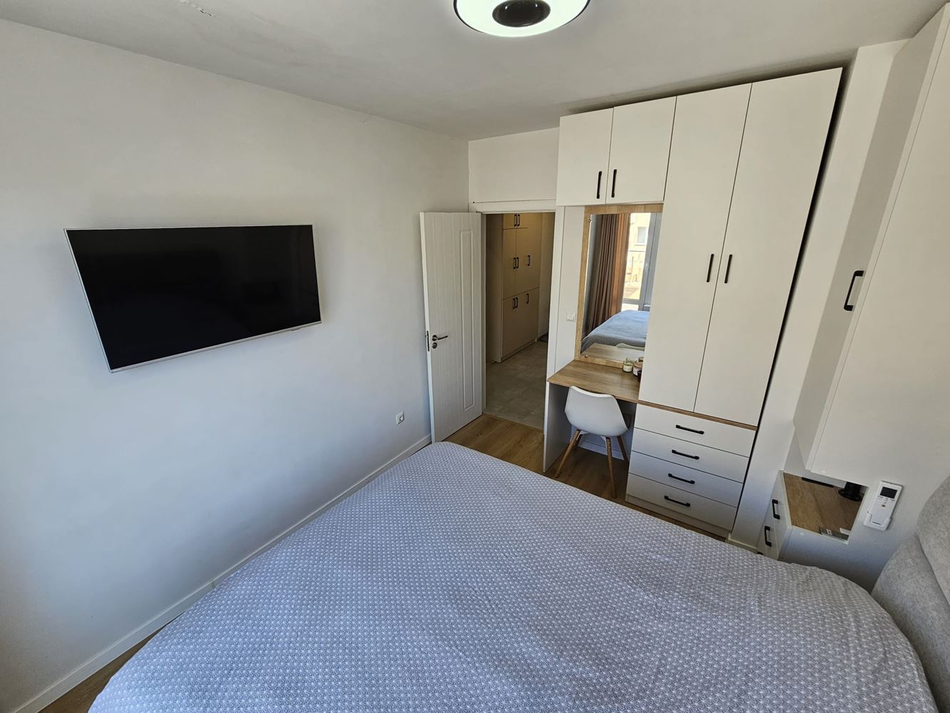 Prostorný a světlý byt se dvěma ložnicemi a dvěma velkými terasami v Meden Rudnik – ideální pro rodinu nebo investici