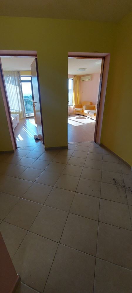 Prostorný apartmán s jednou ložnicí v komplexu s bazénem a vynikajícím vybavením ve Slunečném pobřeží