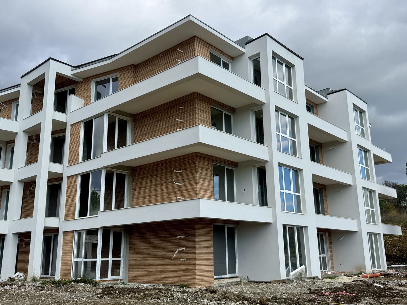 Byt s jednou ložnicí a výhledem na moře ve Sveti Vlas – bez poplatku za údržbu a s investičním potenciálem