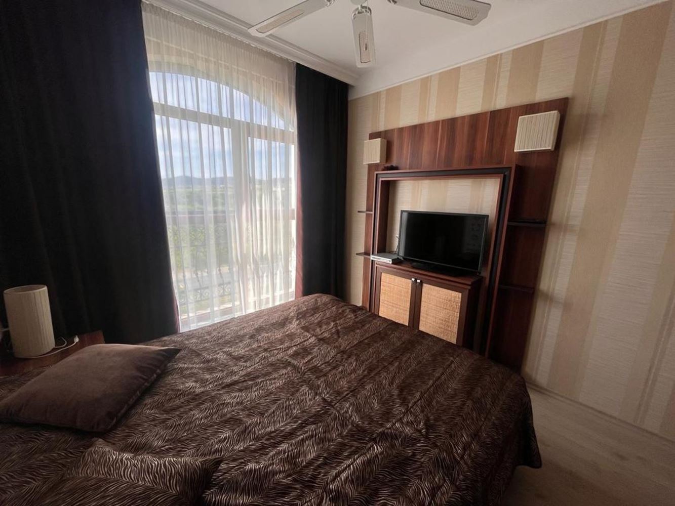 Prostorný byt se dvěma ložnicemi s prvotřídními vybaveními na Slunečném pobřeží